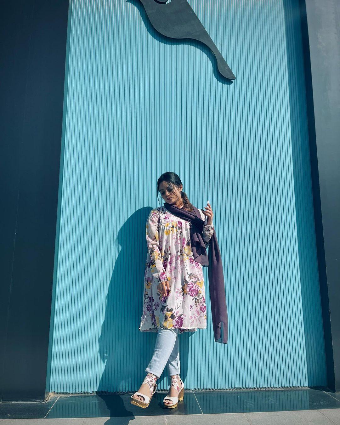 White Floral Print Knee Length Dress (GBF8004B) - G O O S E B E R Y®