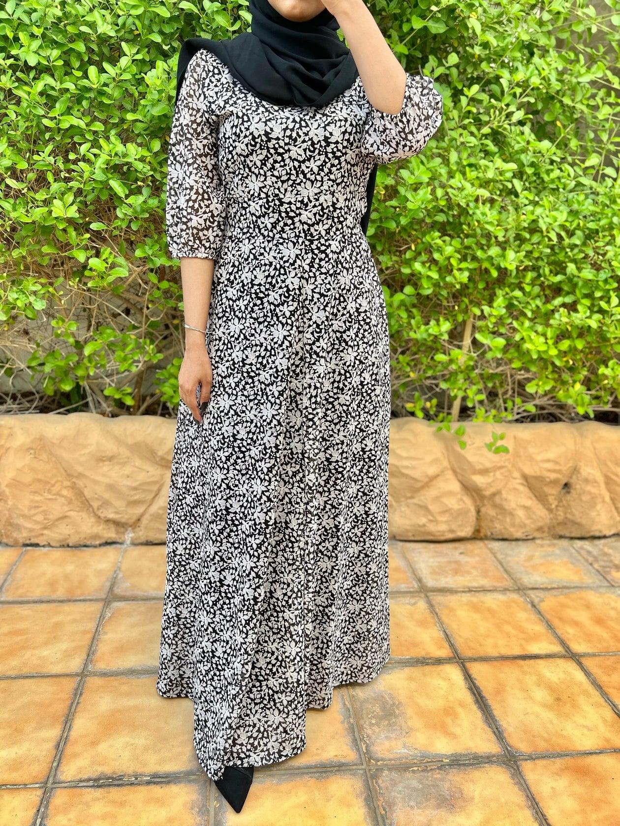 Black and White Floral Print Maxi Dress (GBF8001B) - G O O S E B E R Y®