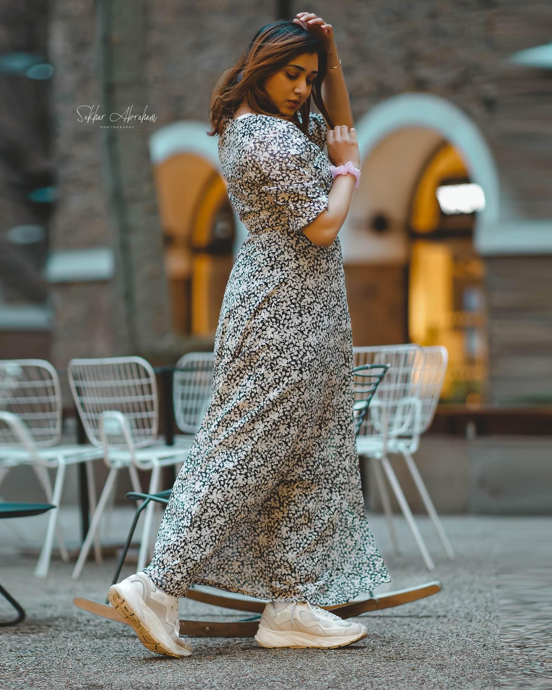 Black and White Floral Print Maxi Dress (GBF8001B) - G O O S E B E R Y®