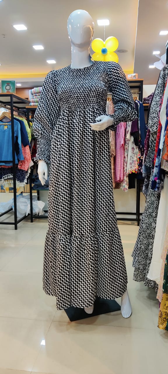 Black and White zigzag Print Dress (GBP2044)