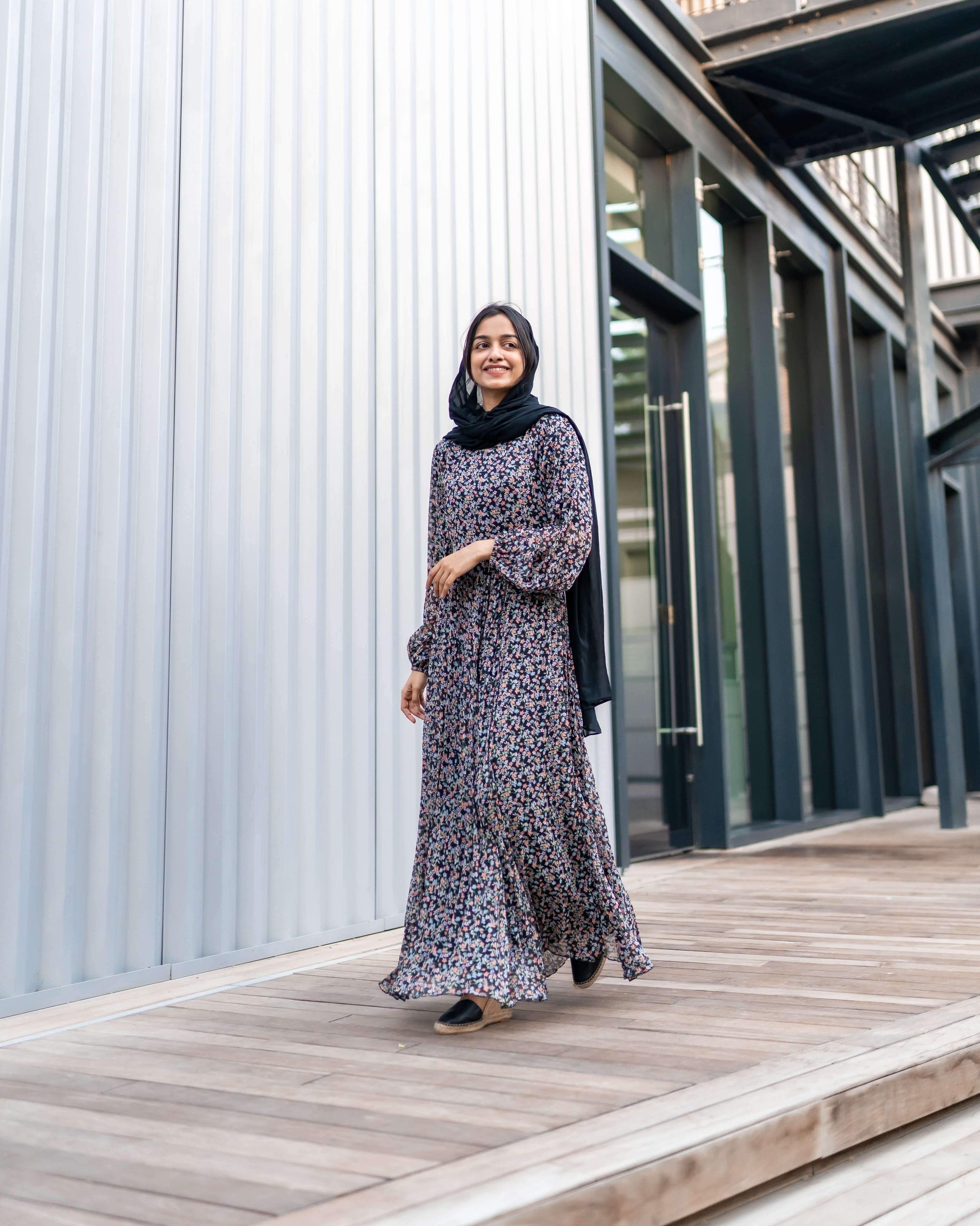 Black Floral Print Pleated maxi dress (GBF7004) - GOOSEBERY