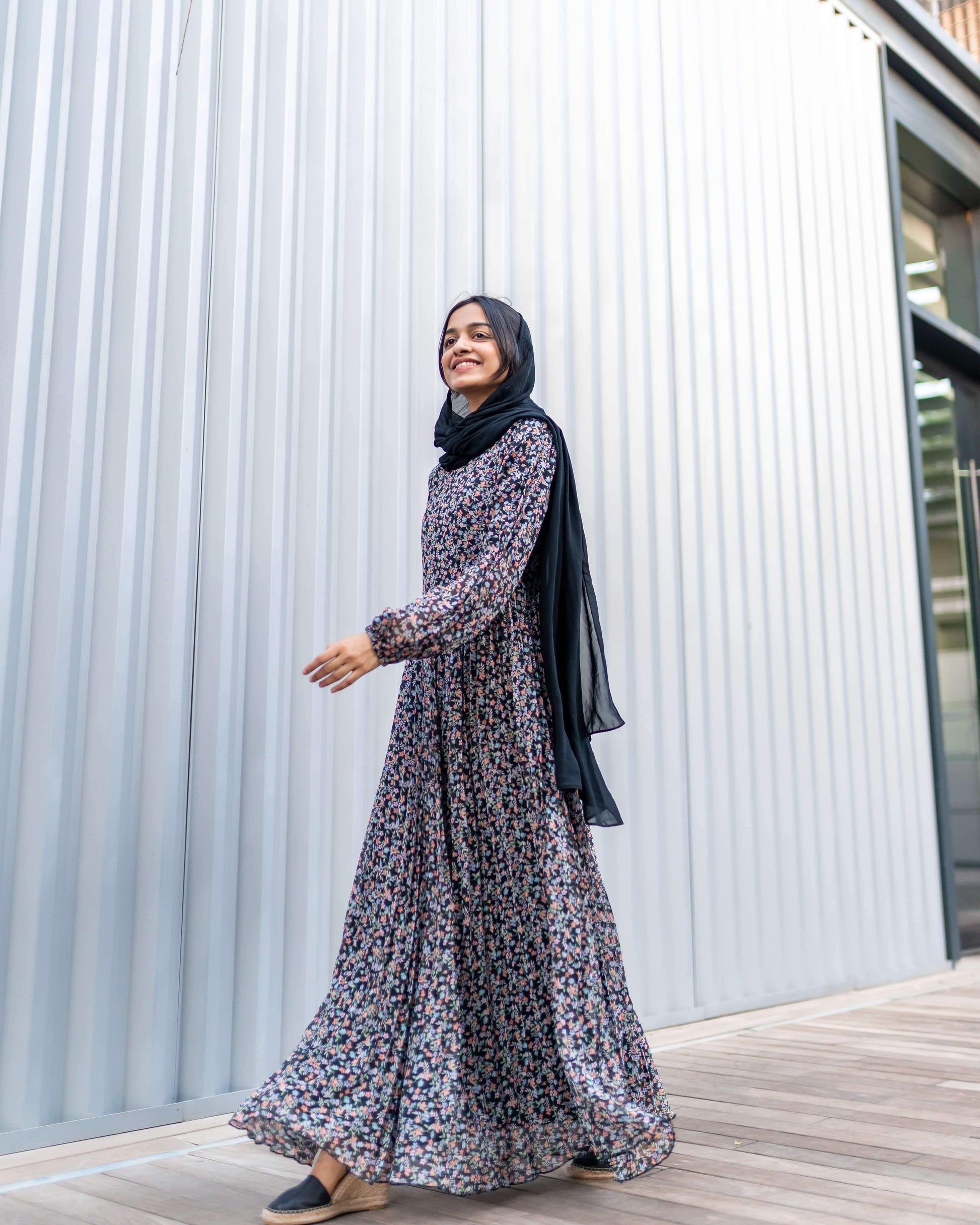 Black Floral Print Pleated maxi dress (GBF7004) - GOOSEBERY